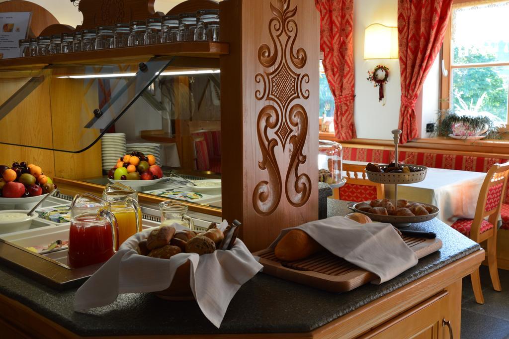Hotel Garni Carpe Diem Vigo di Fassa Bagian luar foto