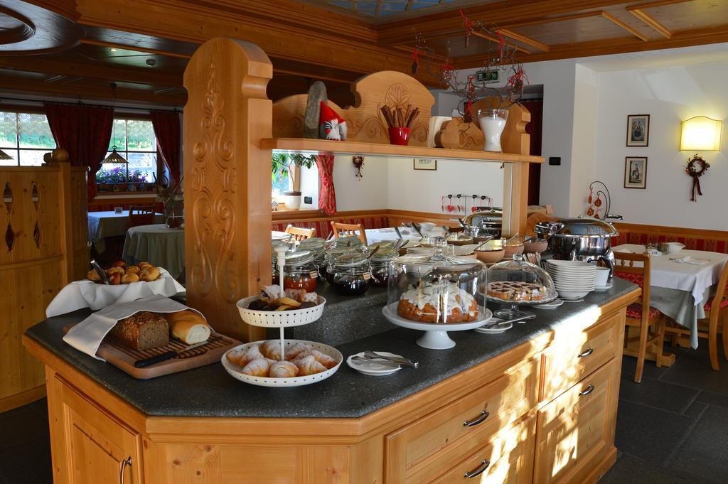 Hotel Garni Carpe Diem Vigo di Fassa Bagian luar foto