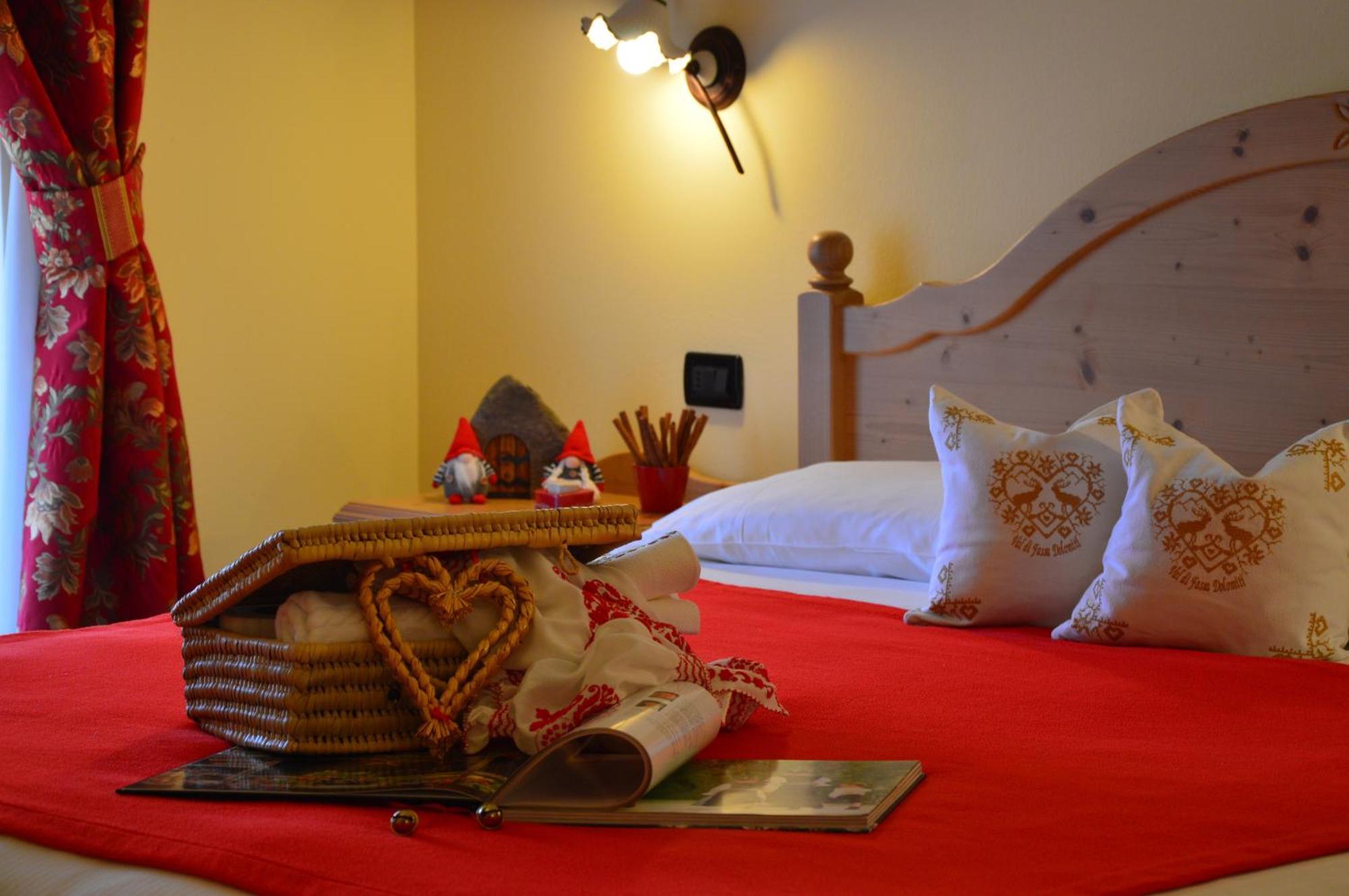 Hotel Garni Carpe Diem Vigo di Fassa Ruang foto