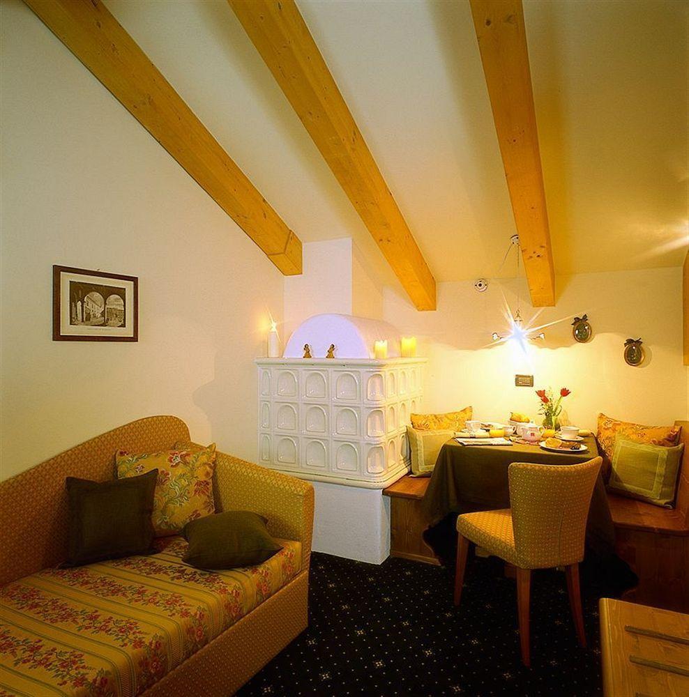Hotel Garni Carpe Diem Vigo di Fassa Bagian luar foto
